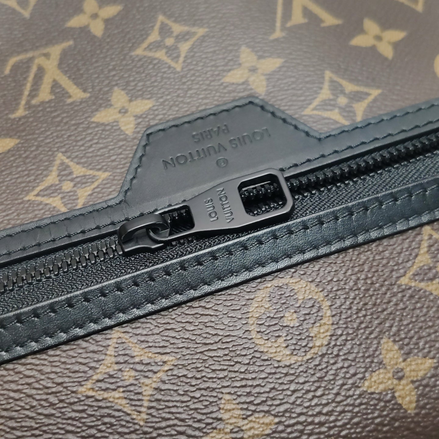 Louis Vuitton - Other - Synthetic - Brown - (medium)