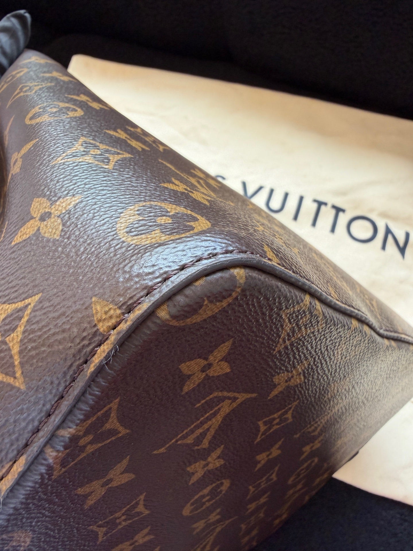 Louis Vuitton - Other - Synthetic - Brown - (medium)