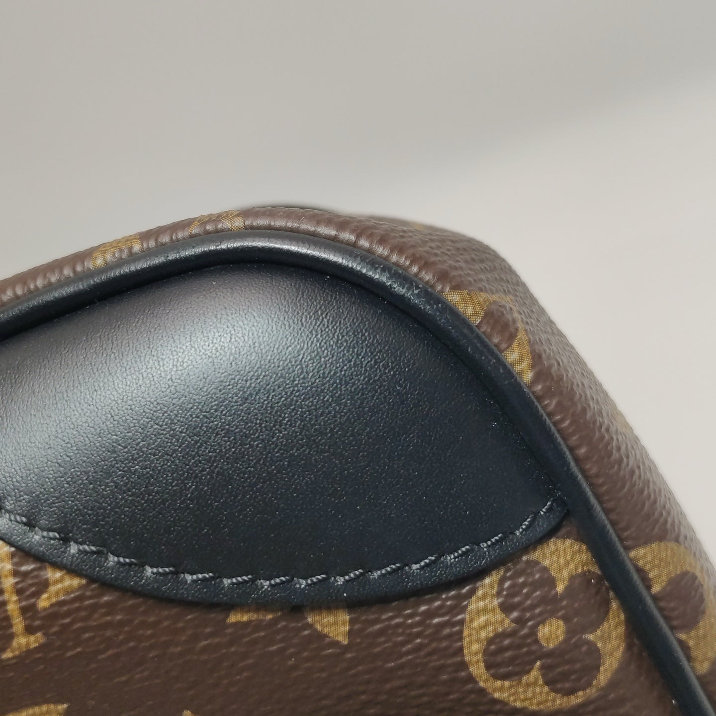 Louis Vuitton - Other - Synthetic - Brown - (medium)