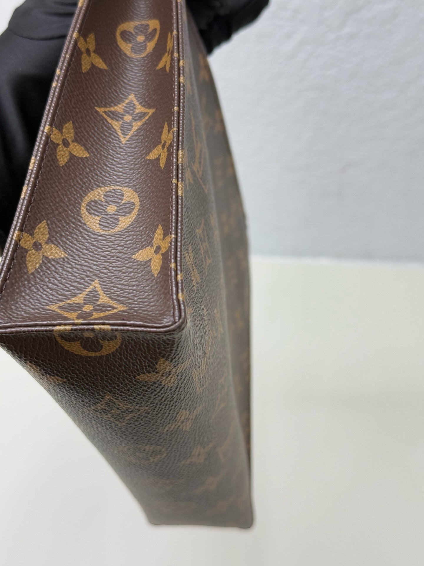 Louis Vuitton - Other - Synthetic - Brown - (medium)
