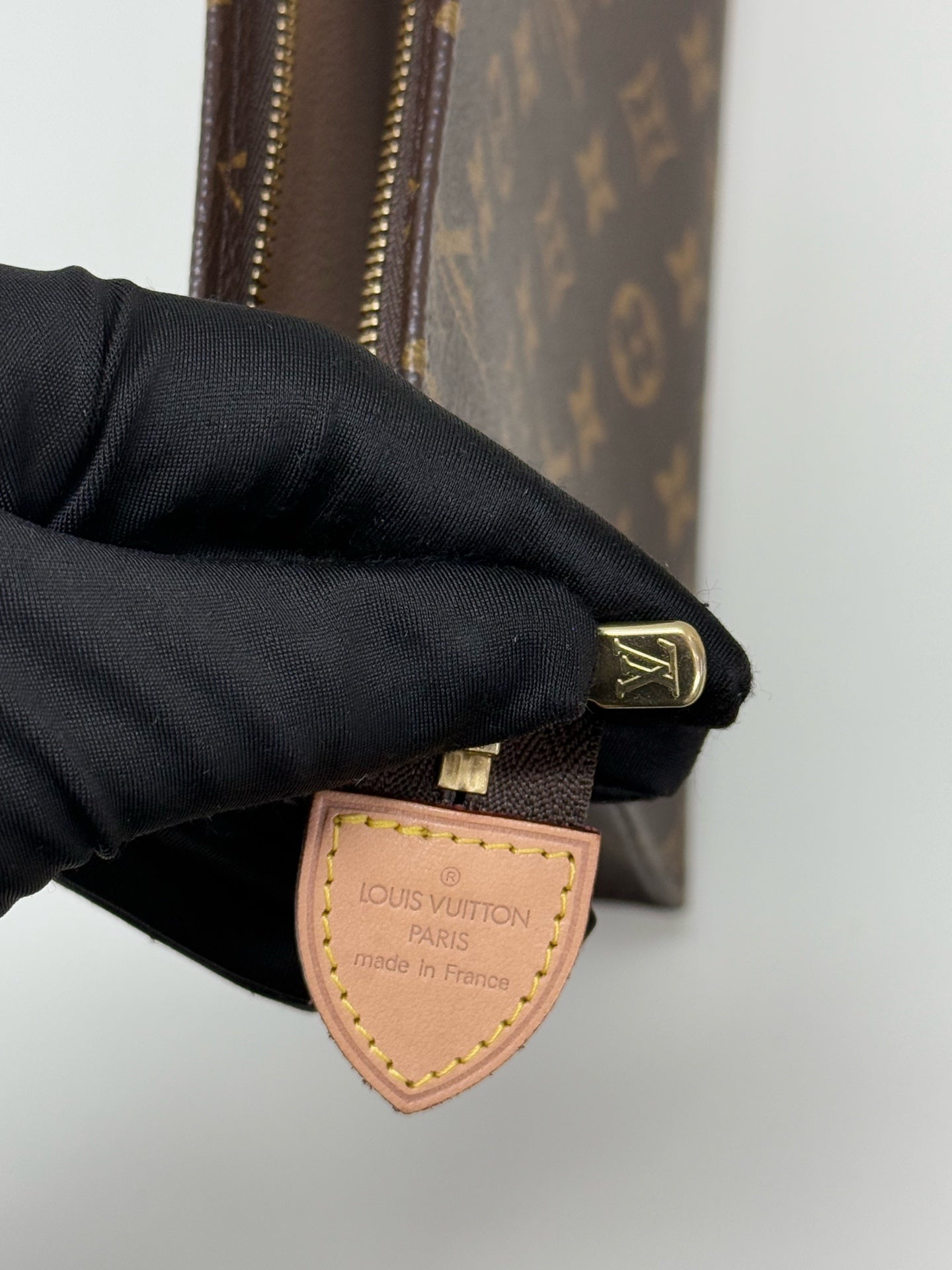 Louis Vuitton - Other - Synthetic - Brown - (medium)