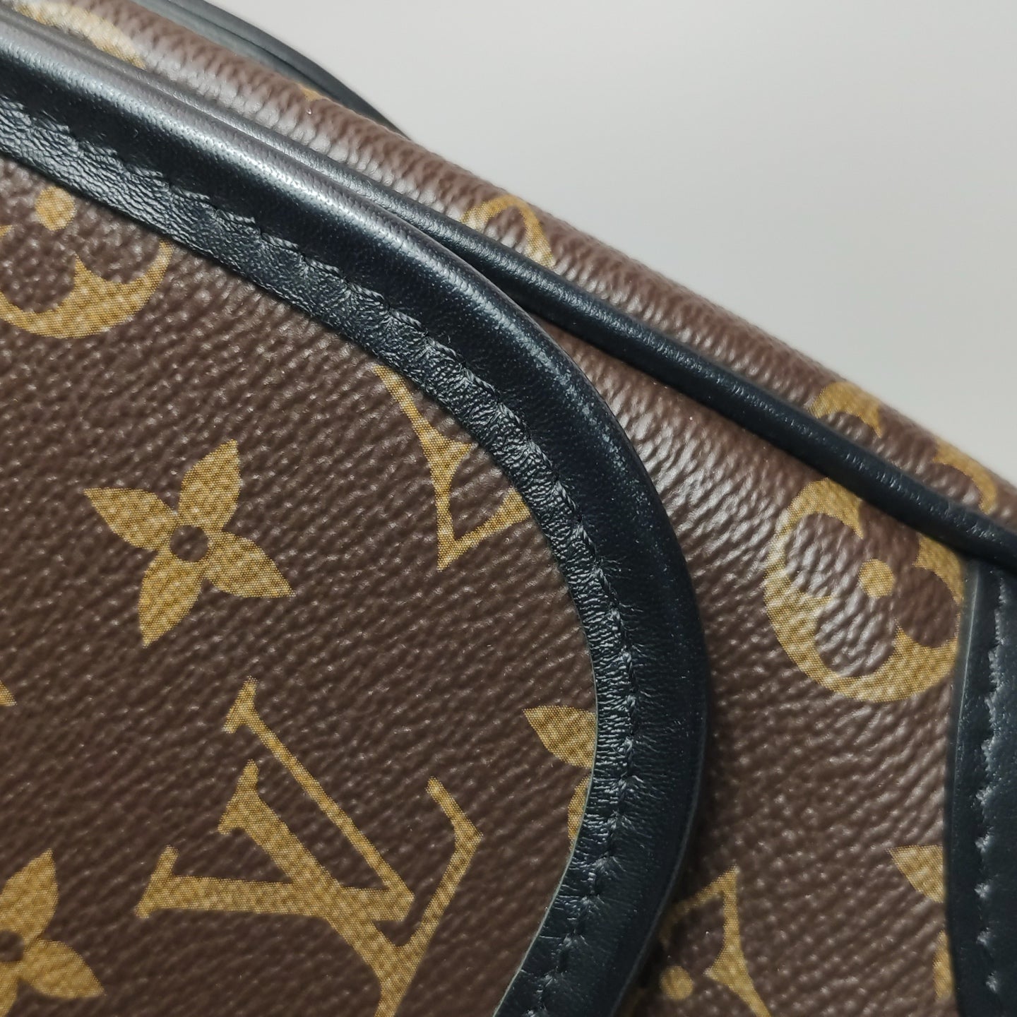 Louis Vuitton - Other - Synthetic - Brown - (medium)
