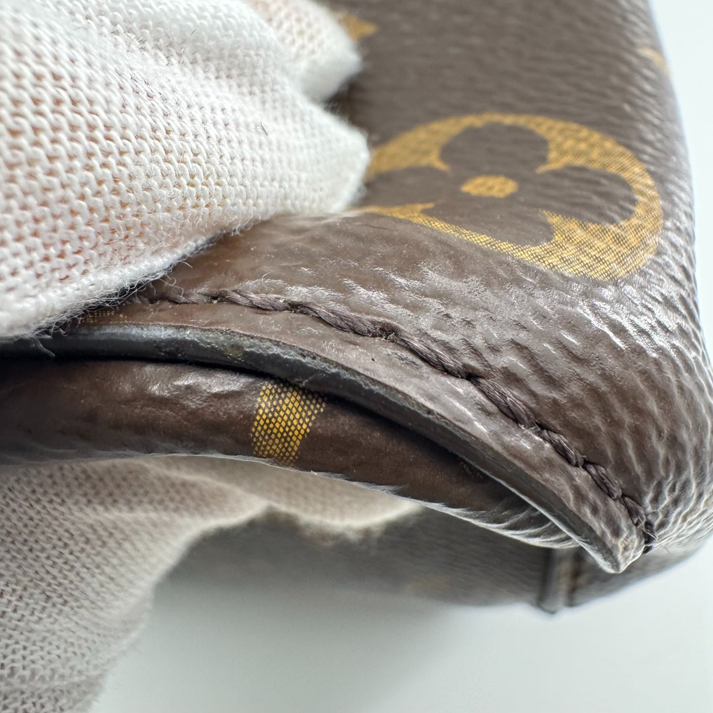 Louis Vuitton - Other - Synthetic - Brown - (medium)
