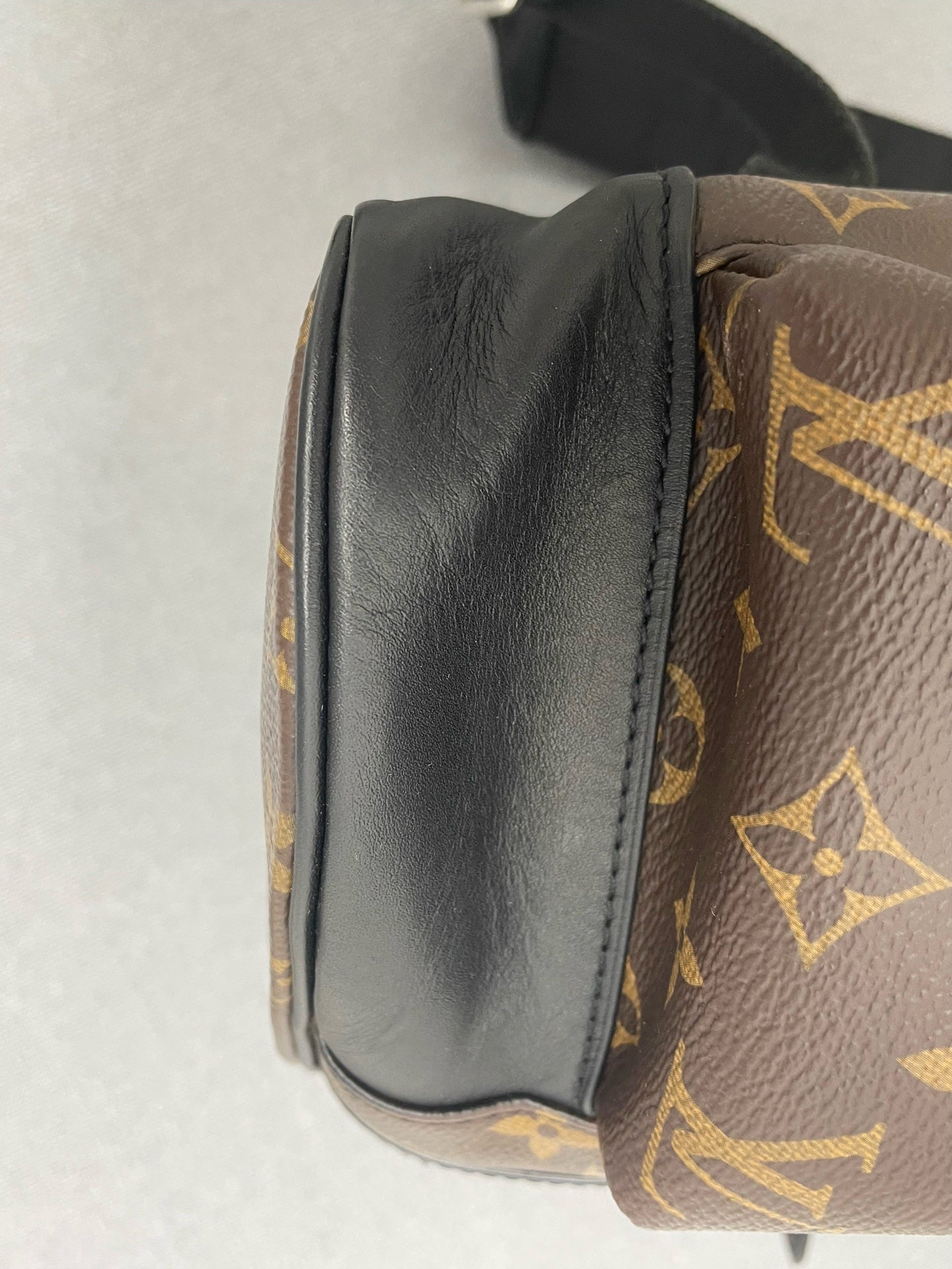 Louis Vuitton - Other - Synthetic - Brown - (medium)