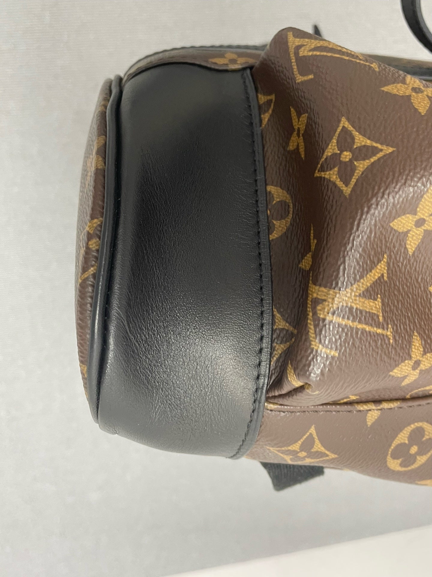 Louis Vuitton - Other - Synthetic - Brown - (medium)