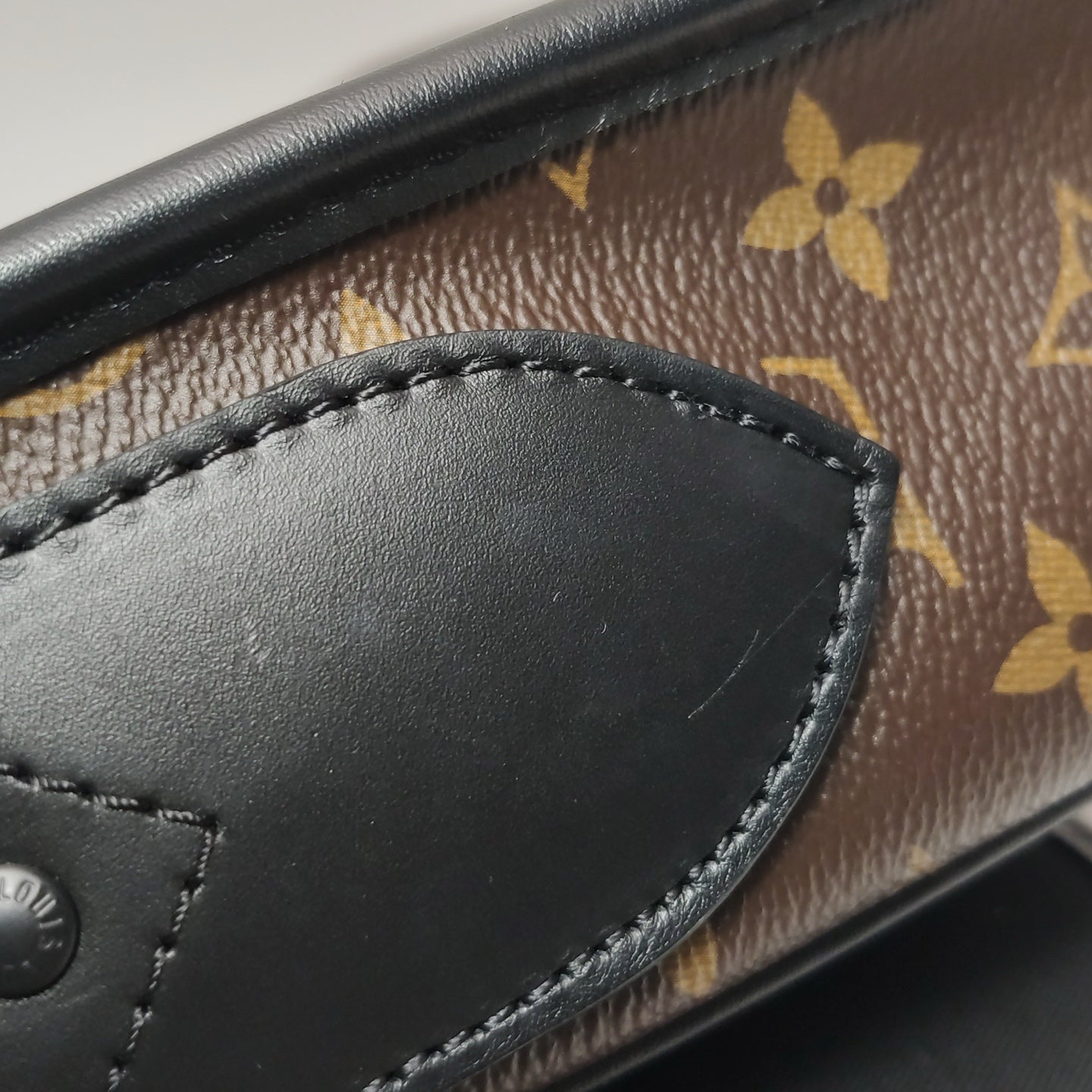 Louis Vuitton - Other - Synthetic - Brown - (medium)