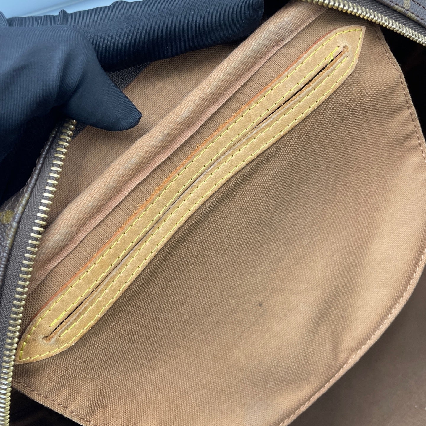 Louis Vuitton - Other - Synthetic - Brown - (medium)