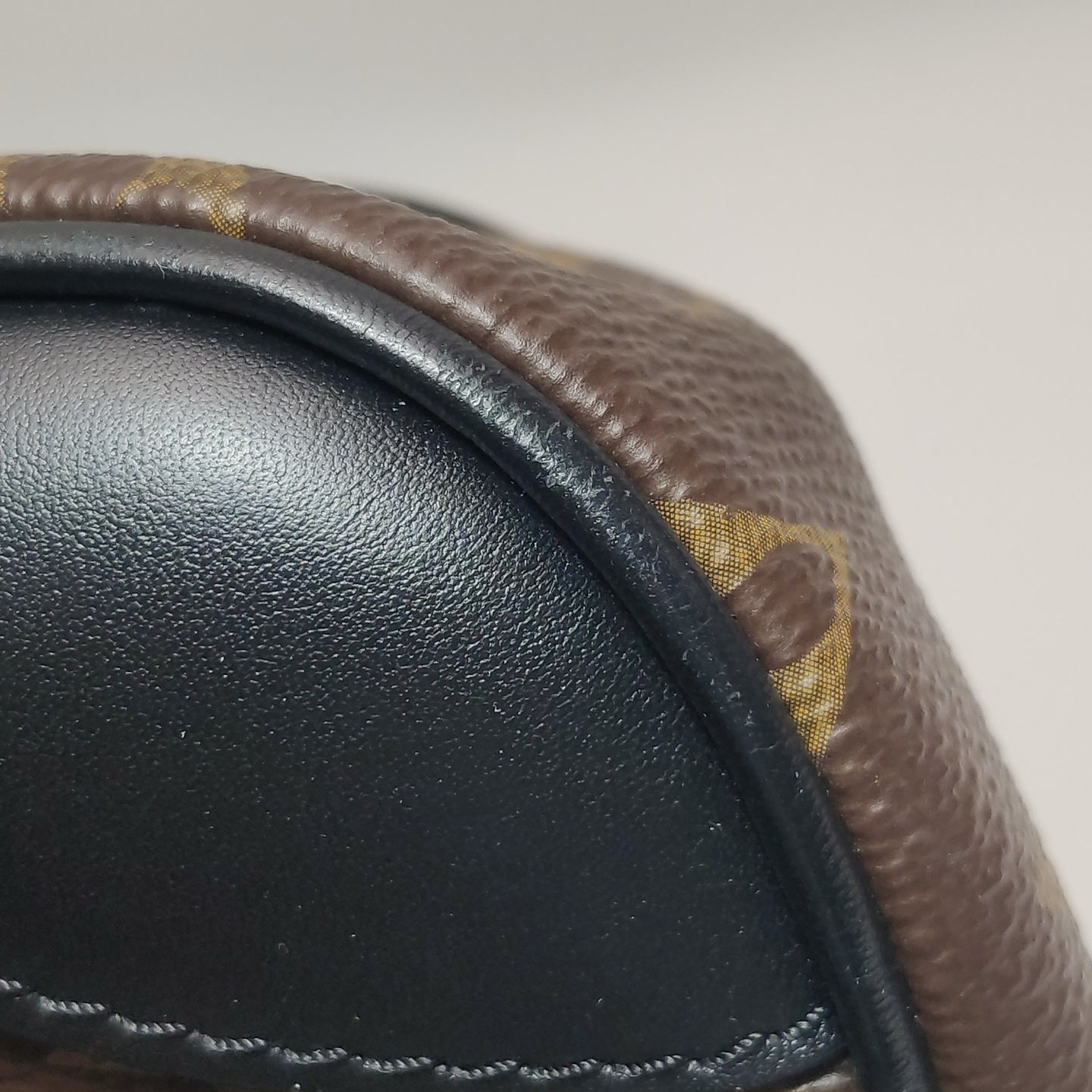 Louis Vuitton - Other - Synthetic - Brown - (medium)
