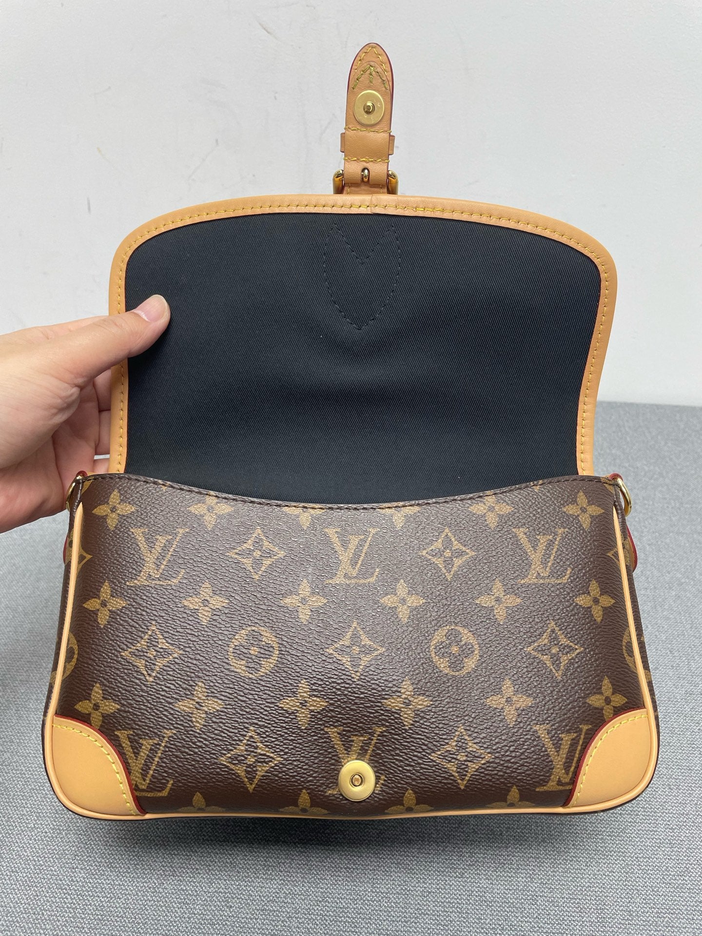 Louis Vuitton - Other - Synthetic - Brown - (mini)