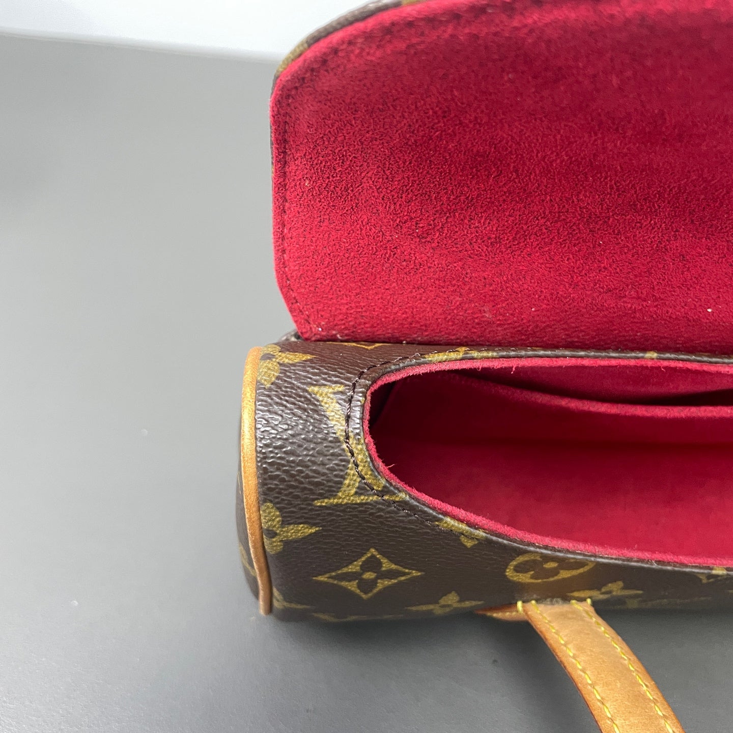 Louis Vuitton - Other - Synthetic - Brown - (mini)