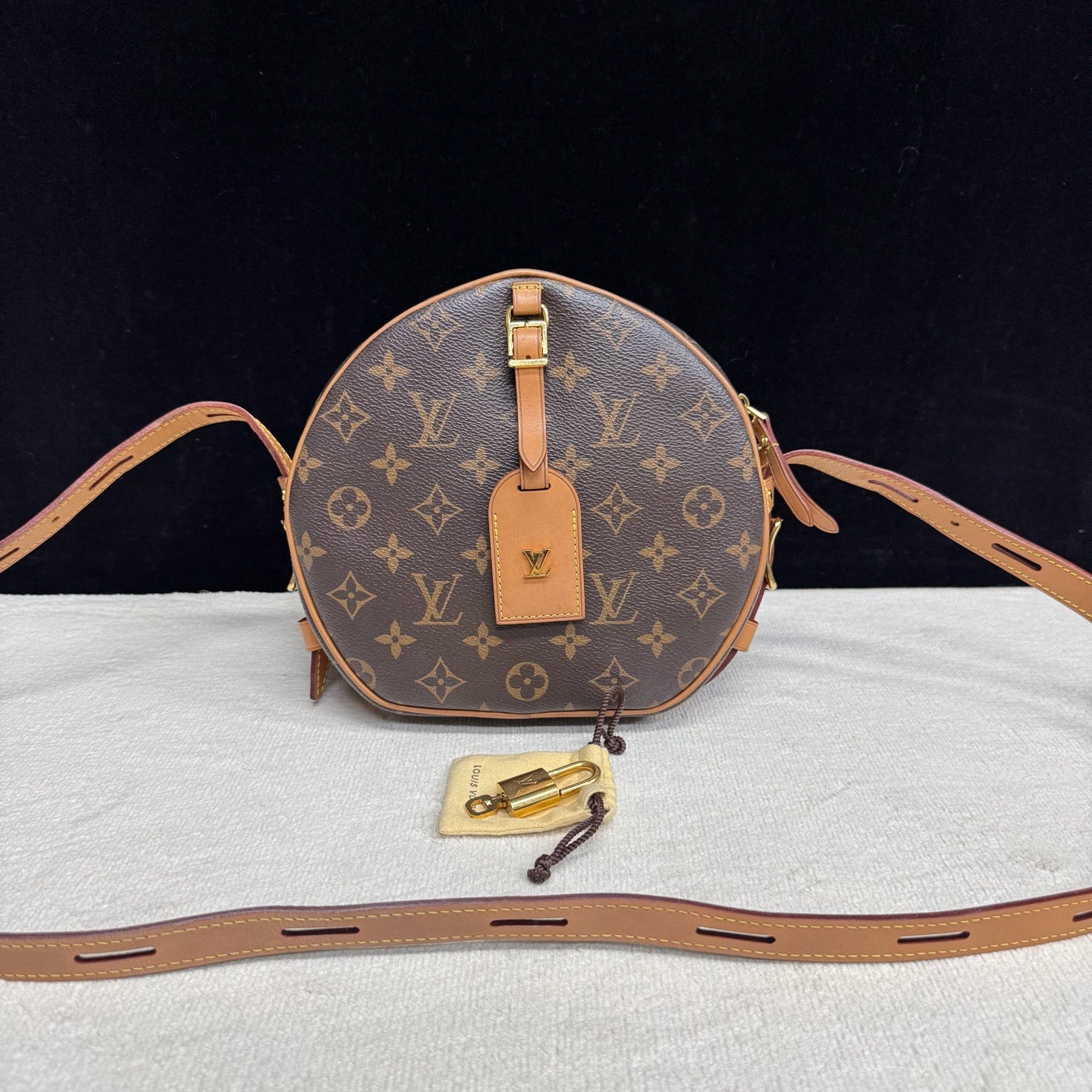Louis Vuitton - Other - Synthetic - Brown - (small)