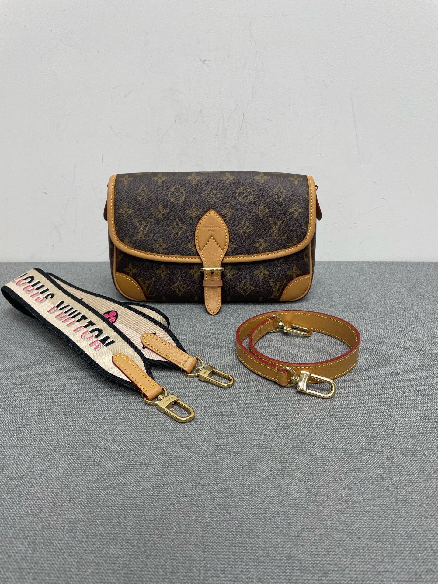 Louis Vuitton - Other - Synthetic - Brown - (small)