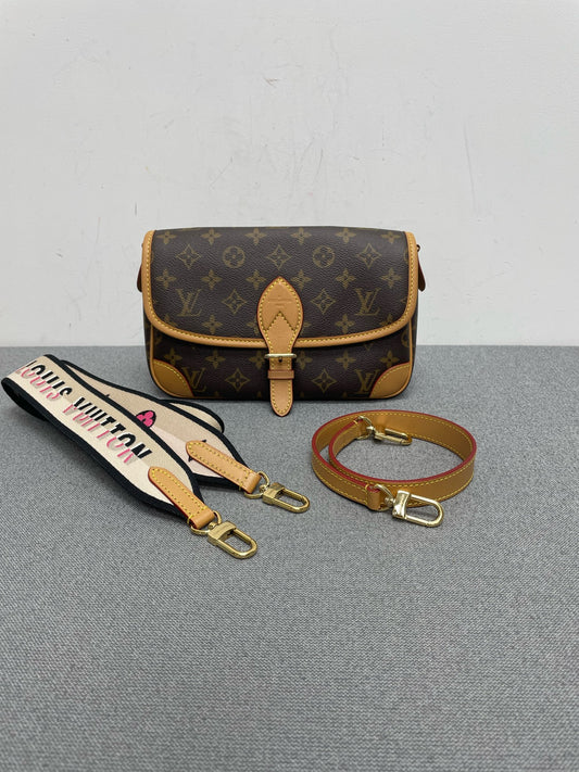 Louis Vuitton - Other - Synthetic - Brown - (small)