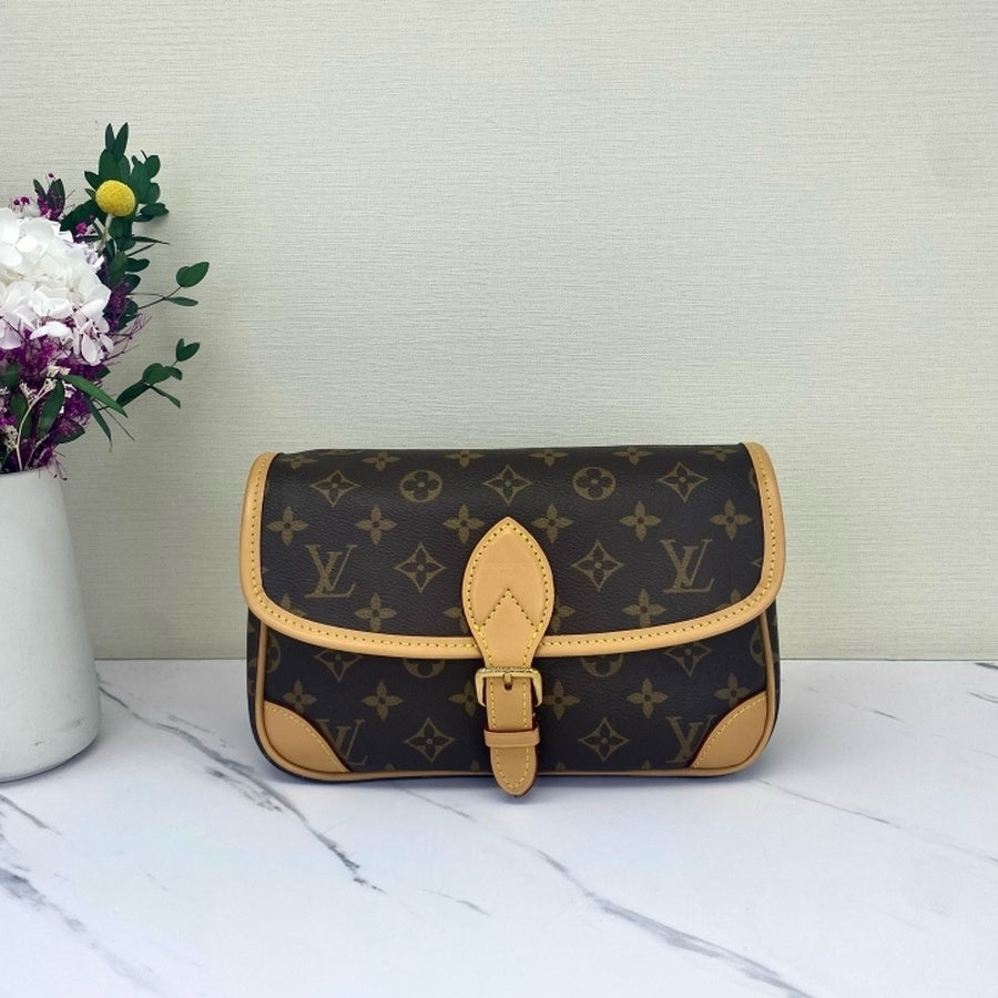 Louis Vuitton - Other - Synthetic - Brown - (small)