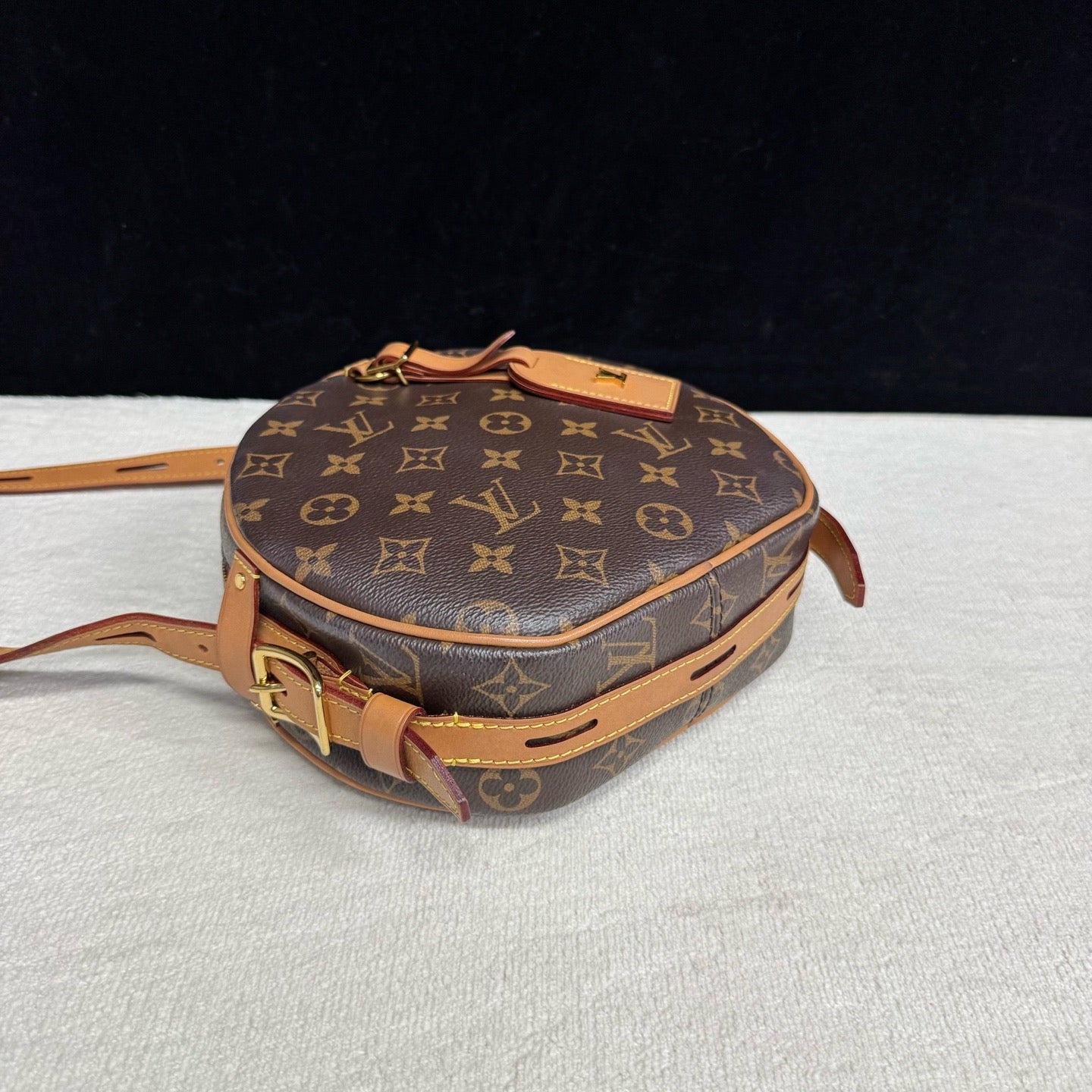Louis Vuitton - Other - Synthetic - Brown - (small)