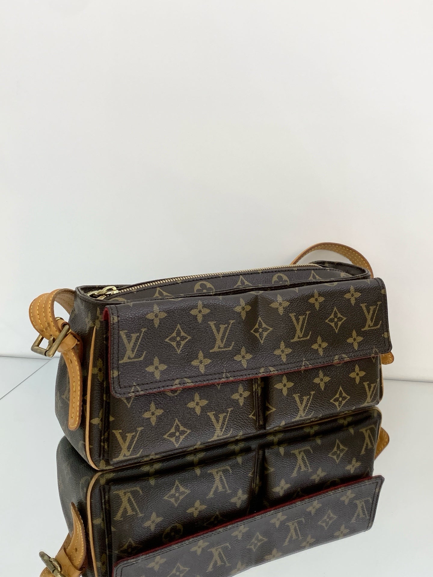 Louis Vuitton - Other - Synthetic - Brown - (small)