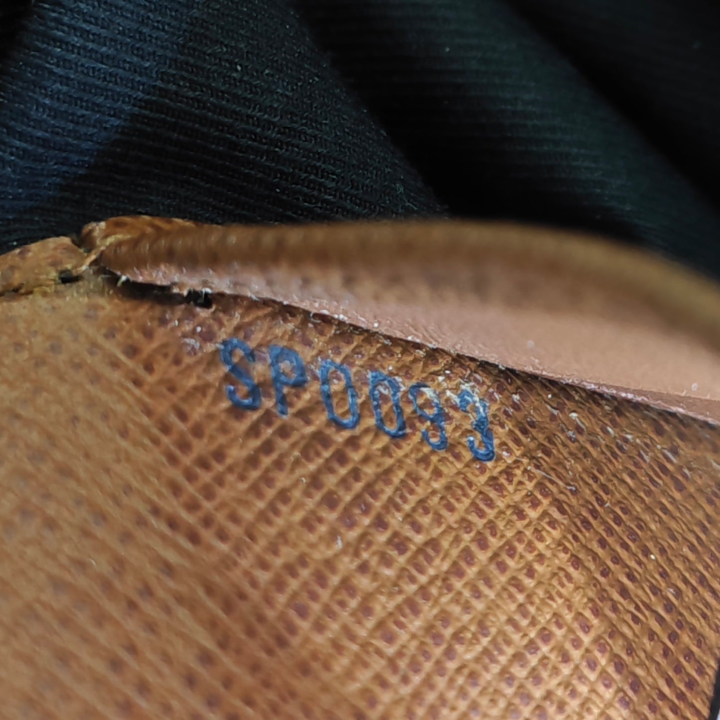 Louis Vuitton - Other - Synthetic - Brown - (small)