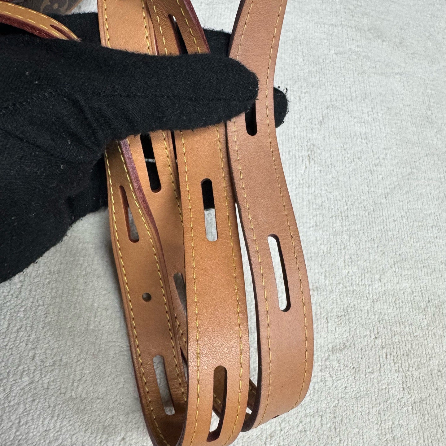 Louis Vuitton - Other - Synthetic - Brown - (small)