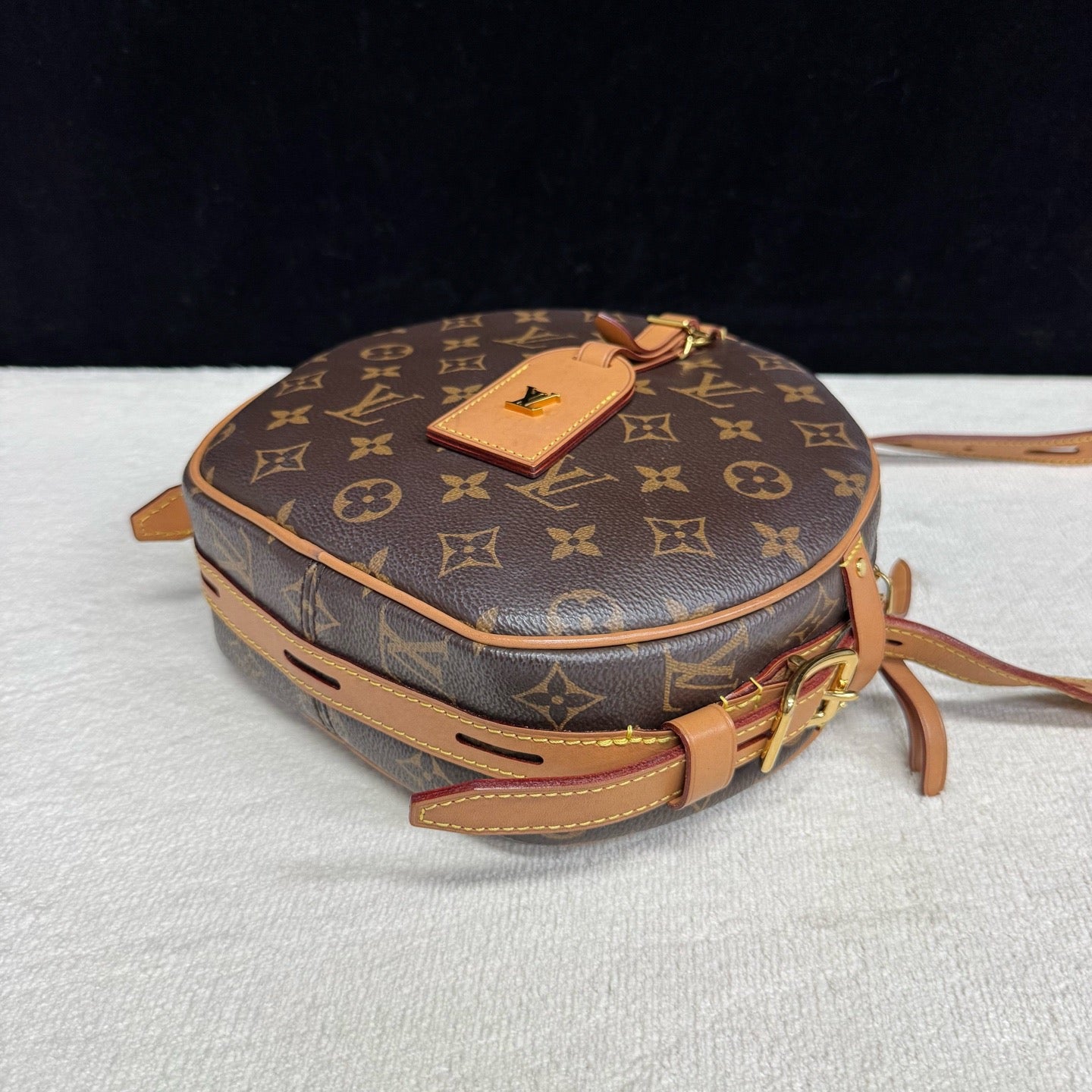 Louis Vuitton - Other - Synthetic - Brown - (small)