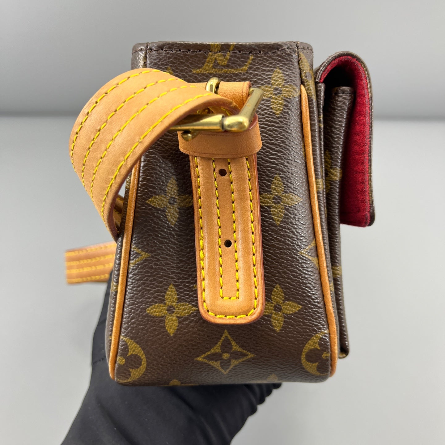 Louis Vuitton - Other - Synthetic - Brown - (small)
