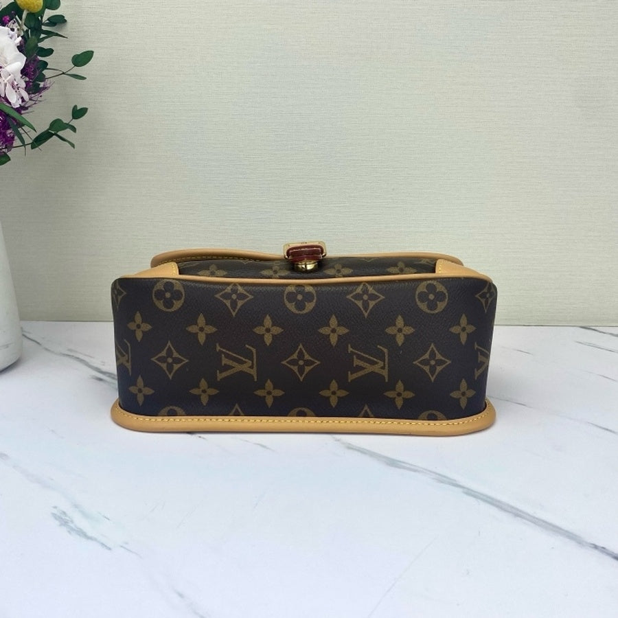 Louis Vuitton - Other - Synthetic - Brown - (small)