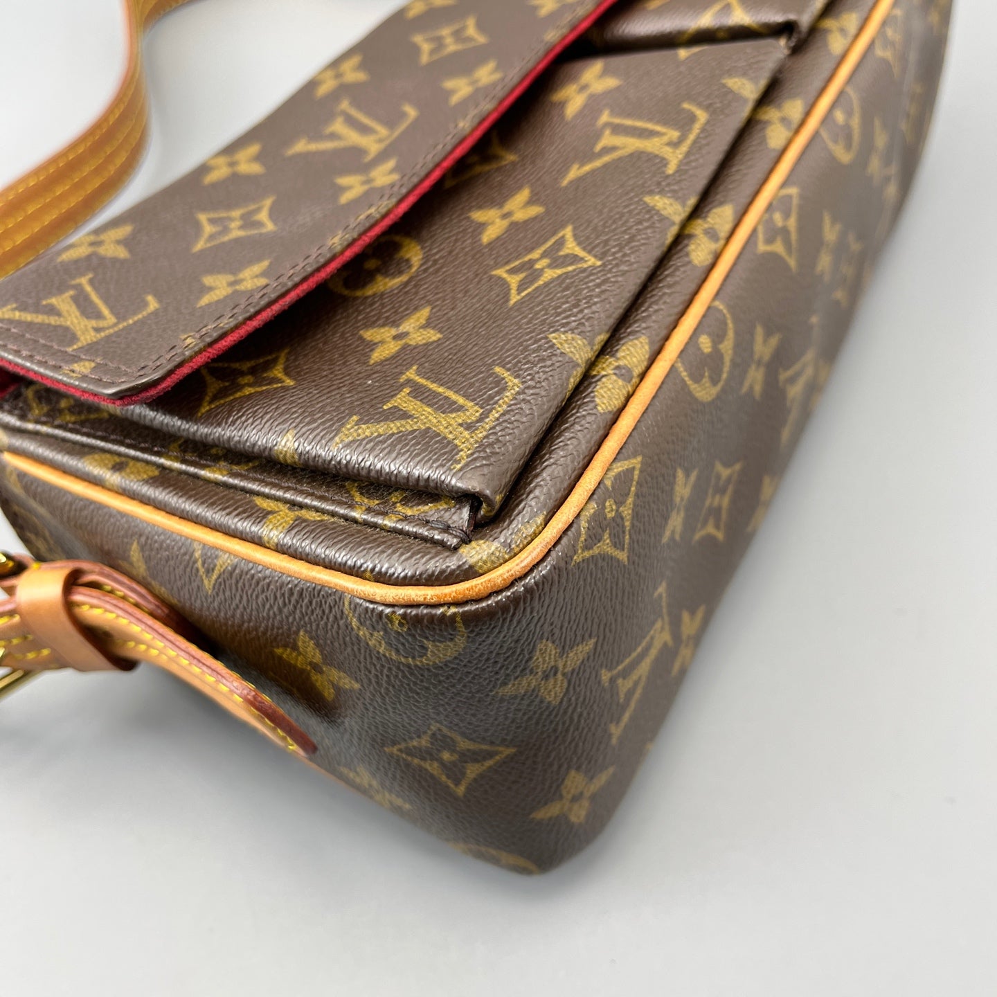 Louis Vuitton - Other - Synthetic - Brown - (small)