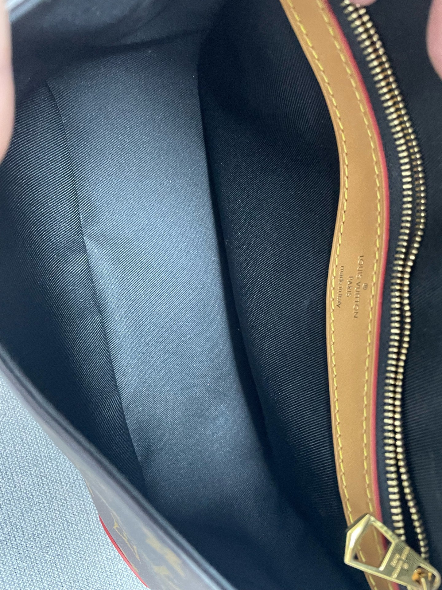 Louis Vuitton - Other - Synthetic - Brown - (small)