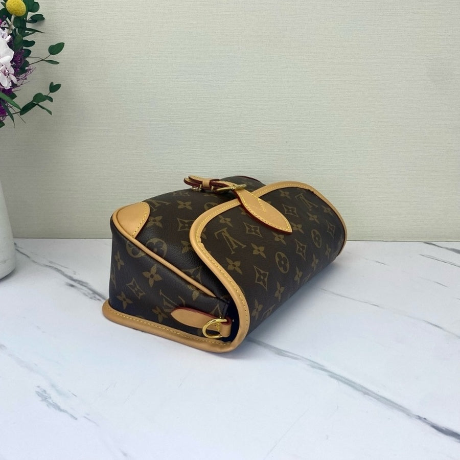 Louis Vuitton - Other - Synthetic - Brown - (small)