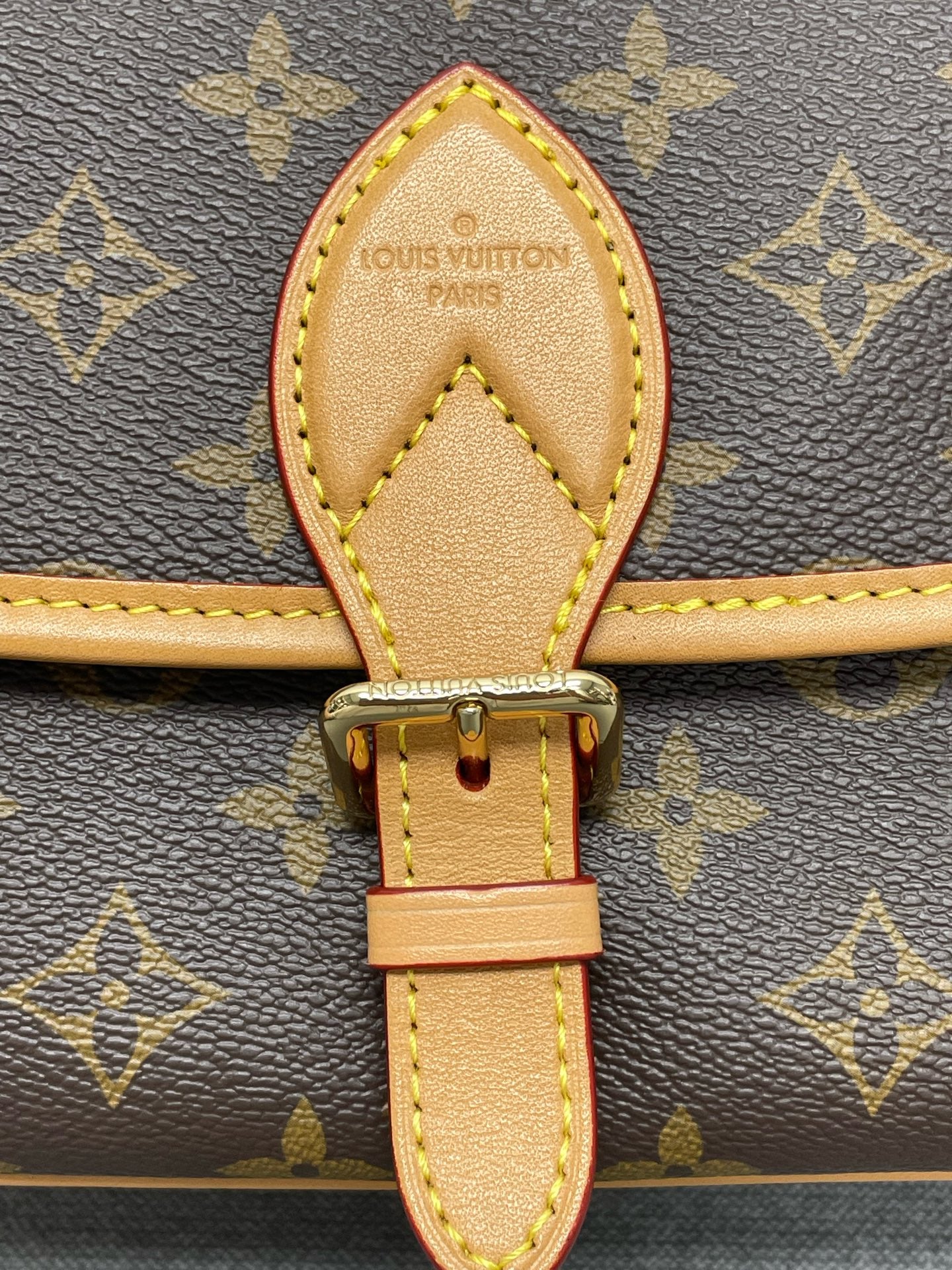 Louis Vuitton - Other - Synthetic - Brown - (small)