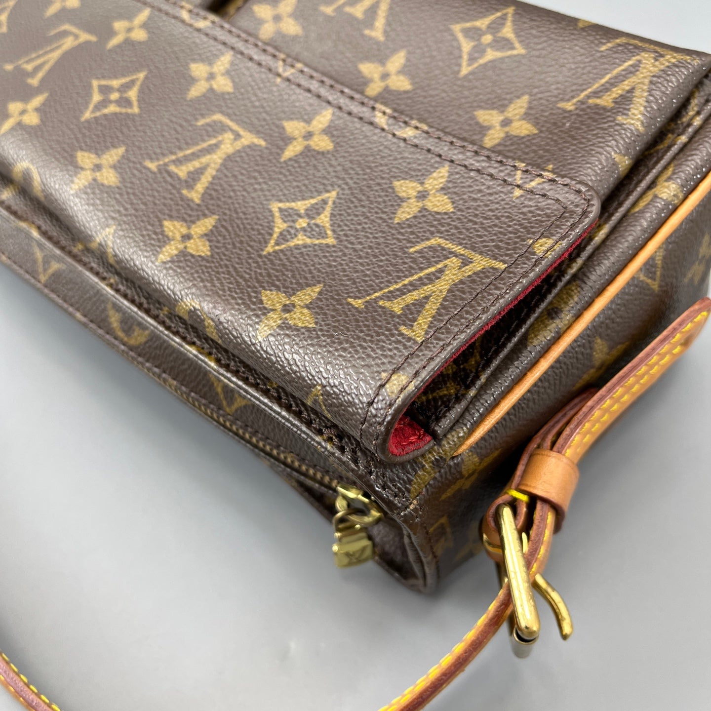 Louis Vuitton - Other - Synthetic - Brown - (small)