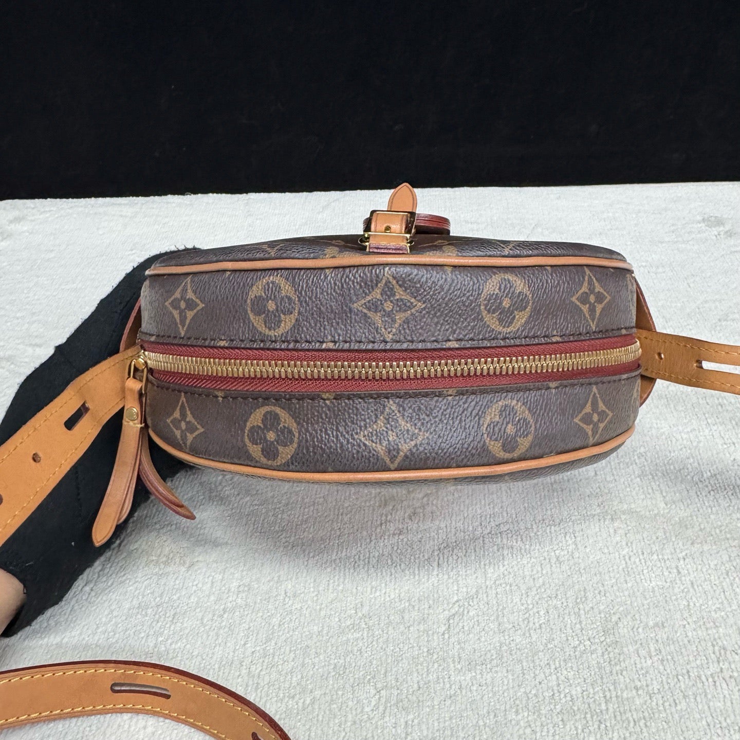 Louis Vuitton - Other - Synthetic - Brown - (small)