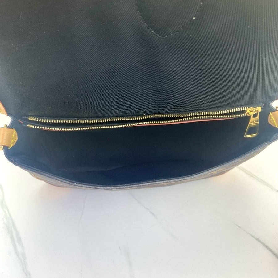 Louis Vuitton - Other - Synthetic - Brown - (small)