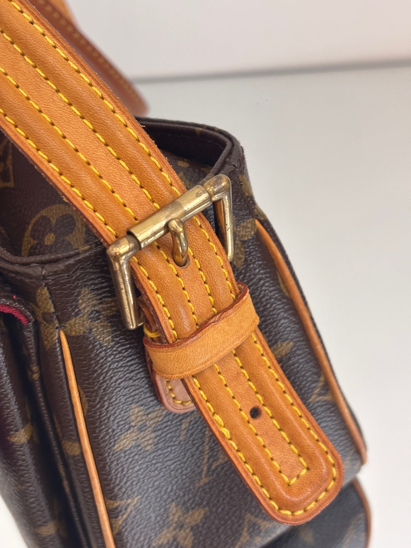 Louis Vuitton - Other - Synthetic - Brown - (Small)