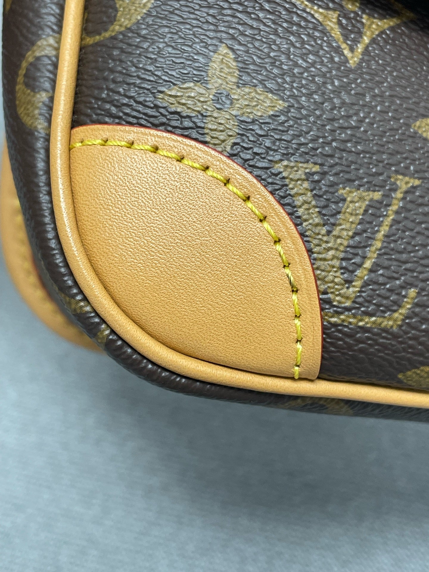 Louis Vuitton - Other - Synthetic - Brown - (small)
