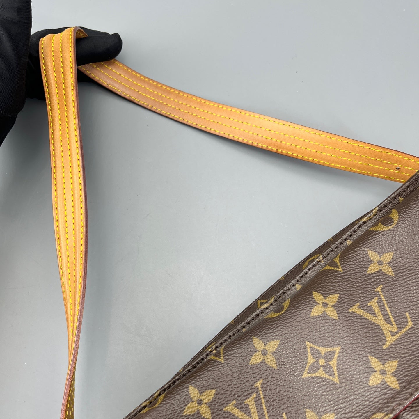 Louis Vuitton - Other - Synthetic - Brown - (small)