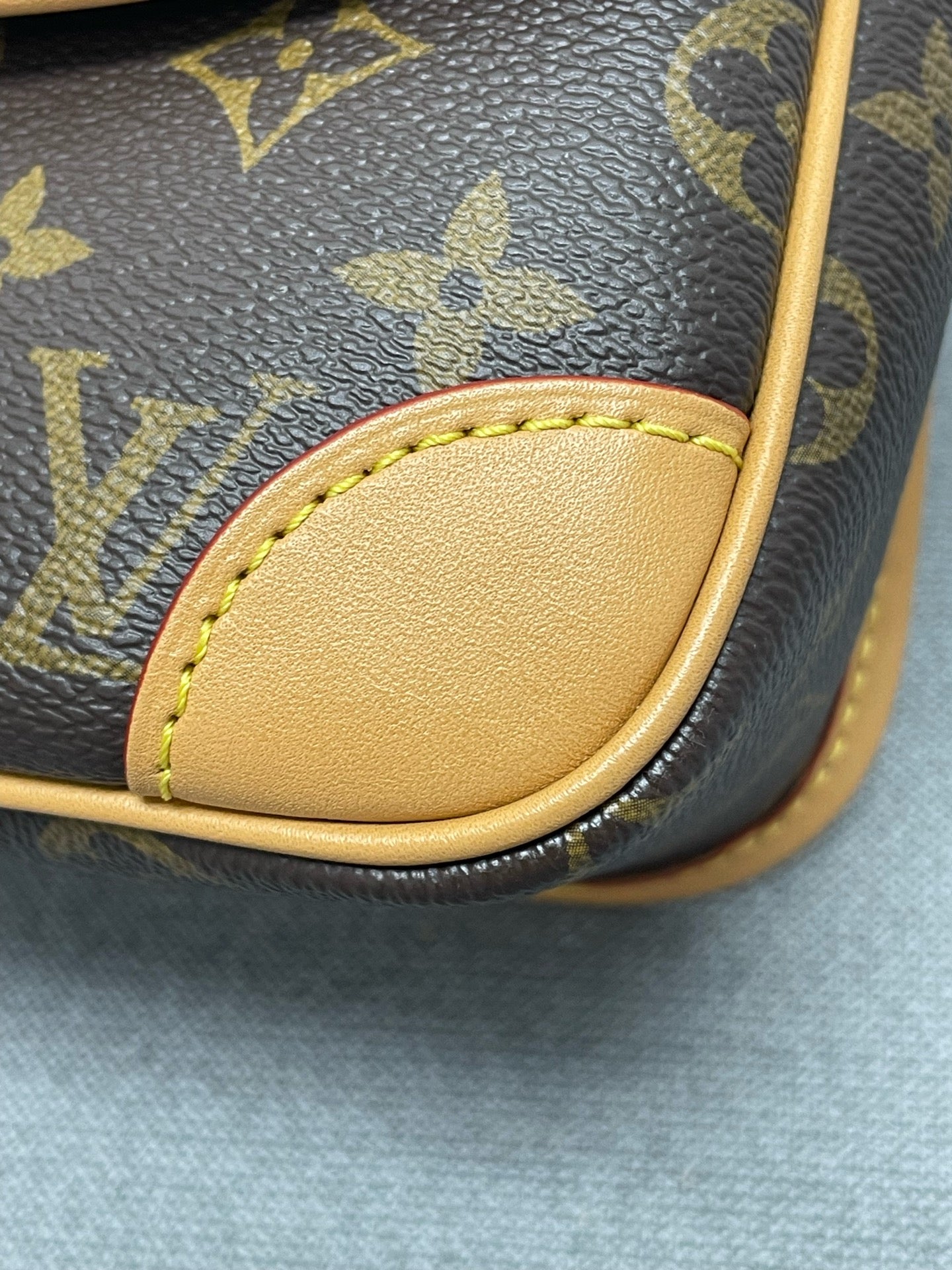 Louis Vuitton - Other - Synthetic - Brown - (small)