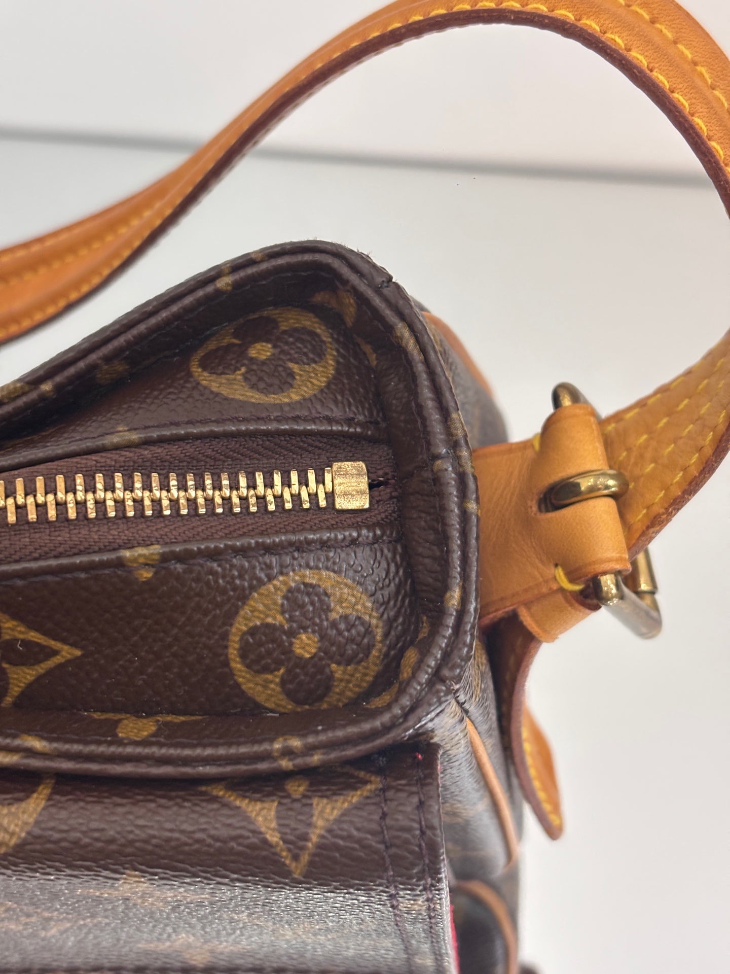 Louis Vuitton - Other - Synthetic - Brown - (small)