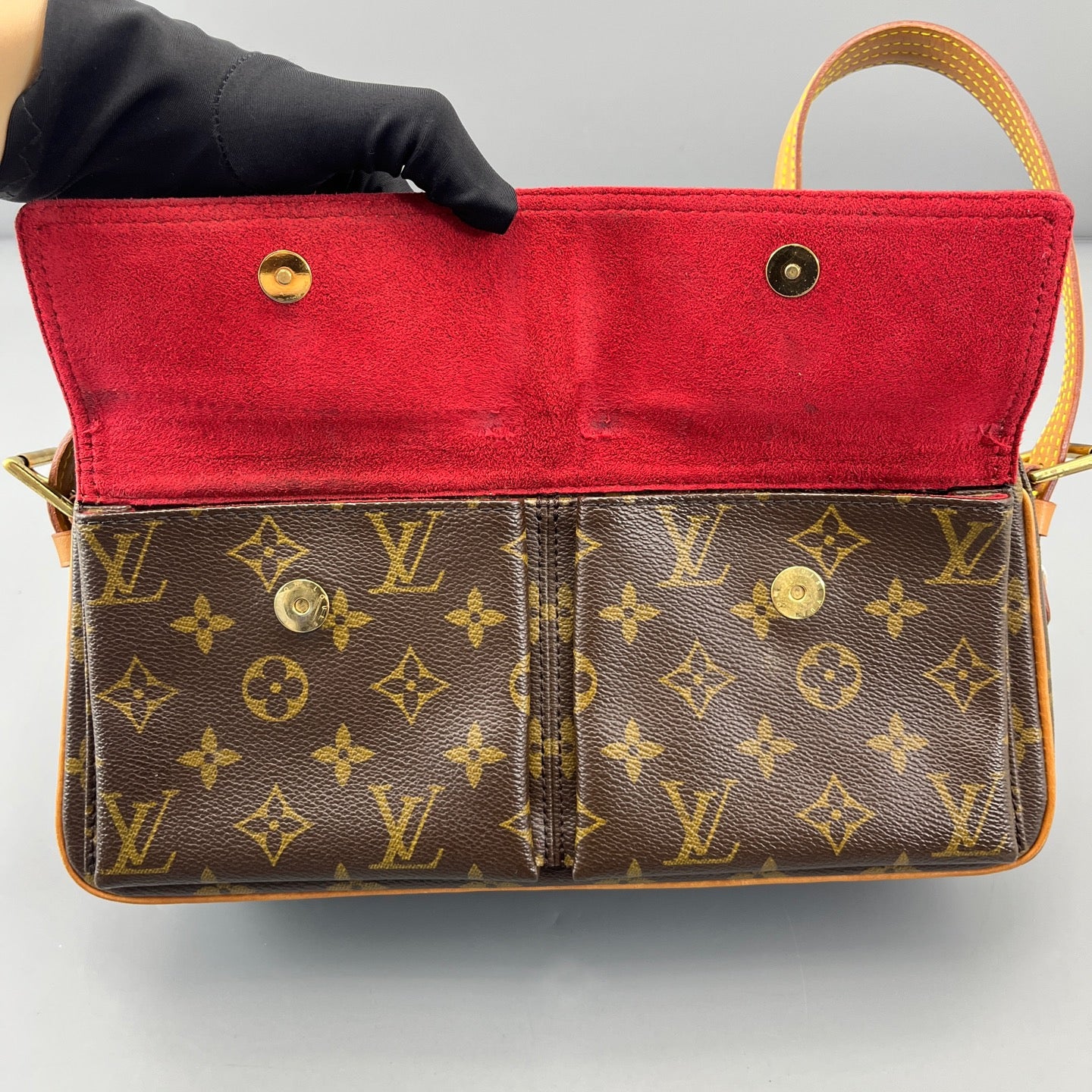 Louis Vuitton - Other - Synthetic - Brown - (small)