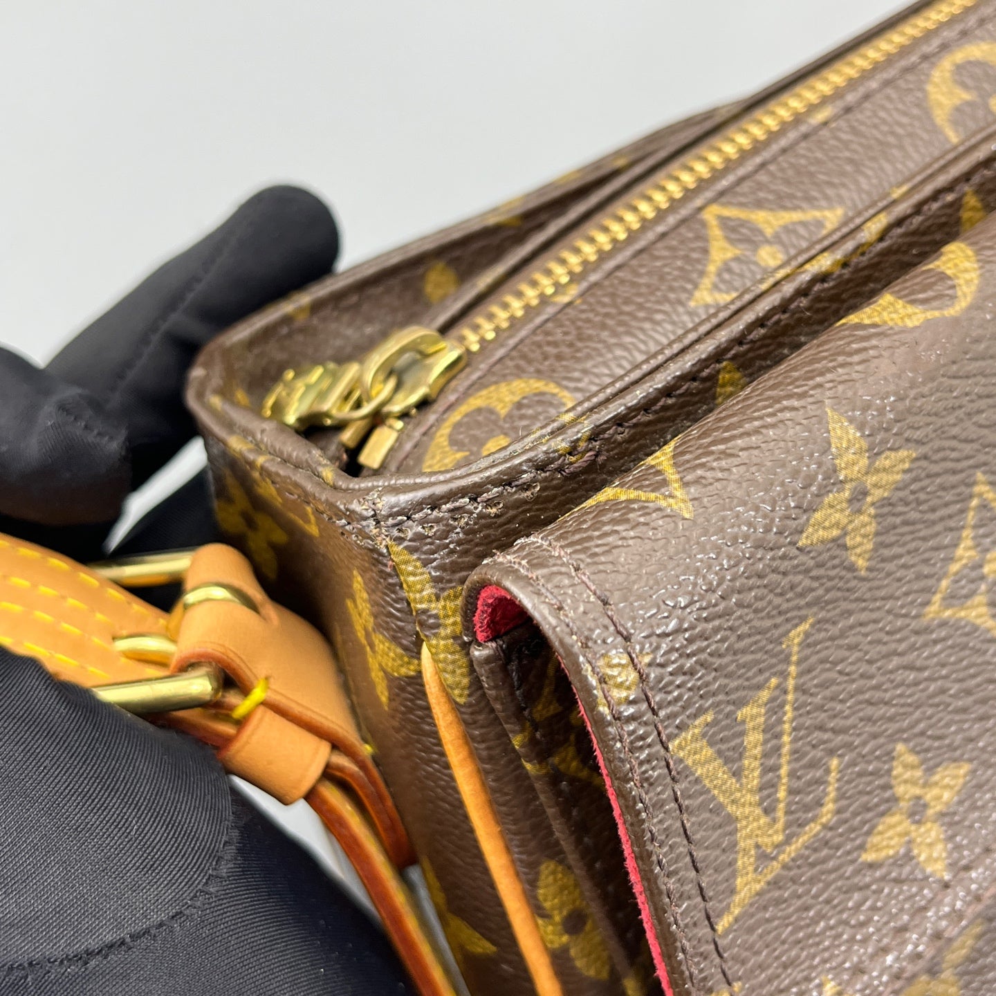 Louis Vuitton - Other - Synthetic - Brown - (small)