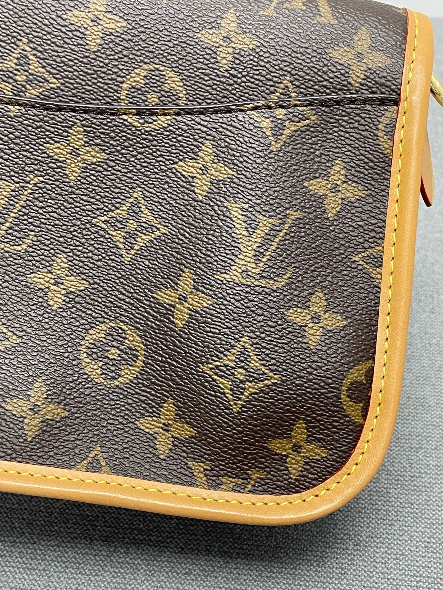 Louis Vuitton - Other - Synthetic - Brown - (small)