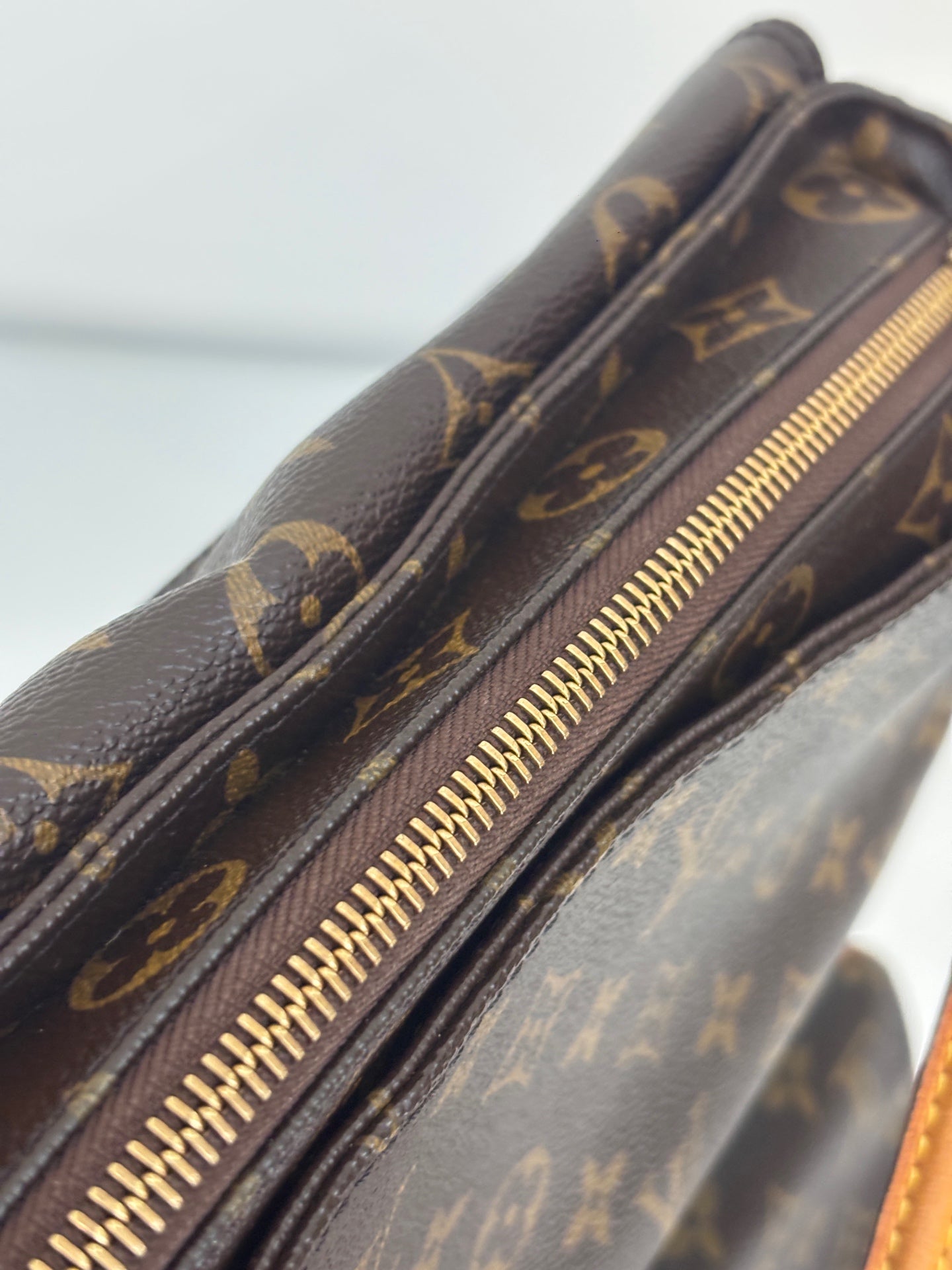 Louis Vuitton - Other - Synthetic - Brown - (small)