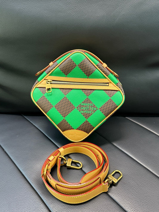 Louis Vuitton - Other - Synthetic - Green - (small)