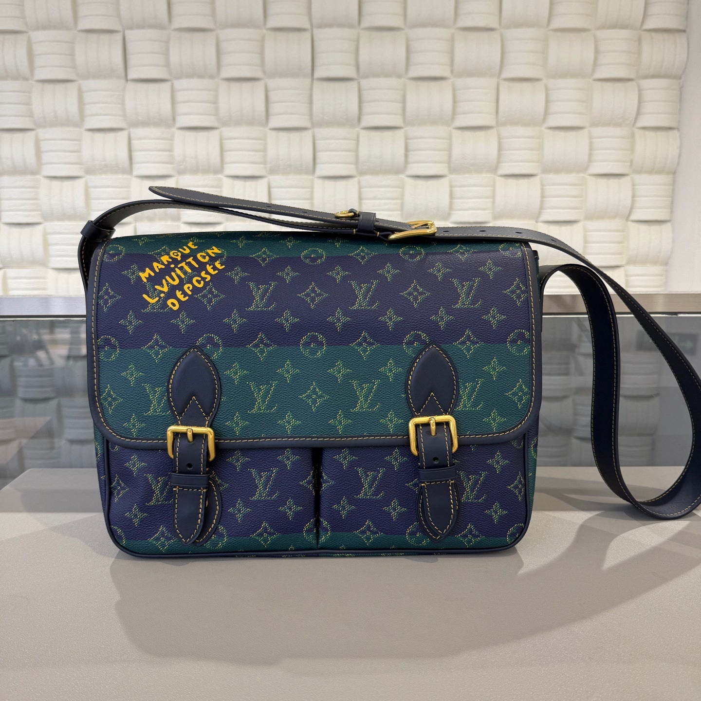 Louis Vuitton - Other - Synthetic - Multicolour - (medium)