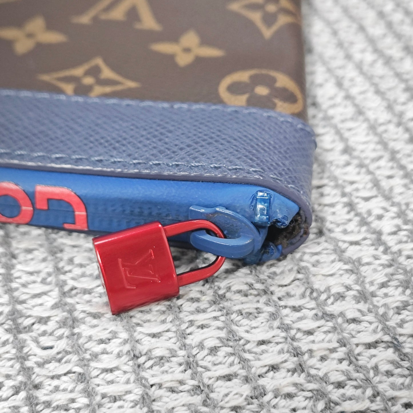 Louis Vuitton - Other - Synthetic - Multicolour - (medium)