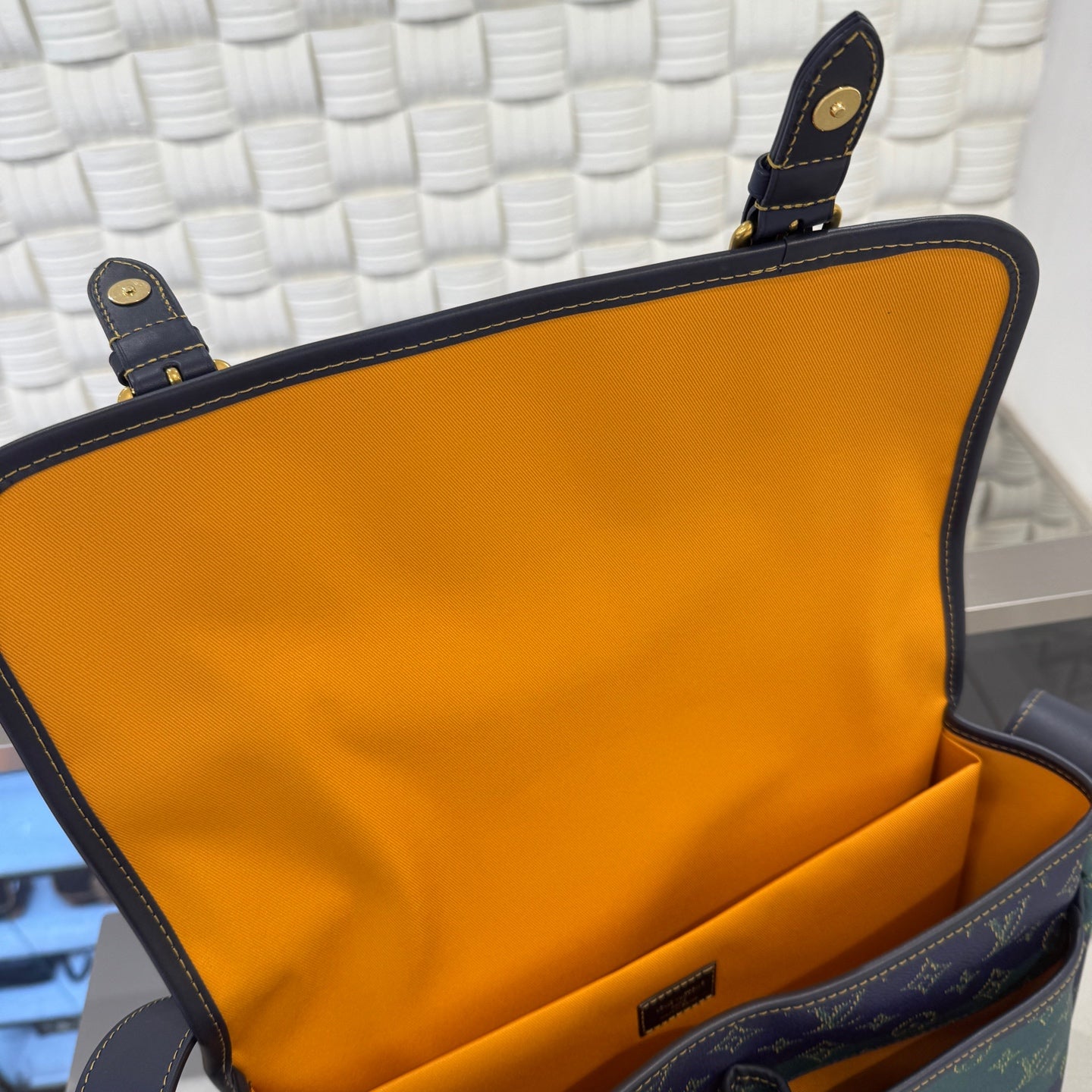 Louis Vuitton - Other - Synthetic - Multicolour - (medium)