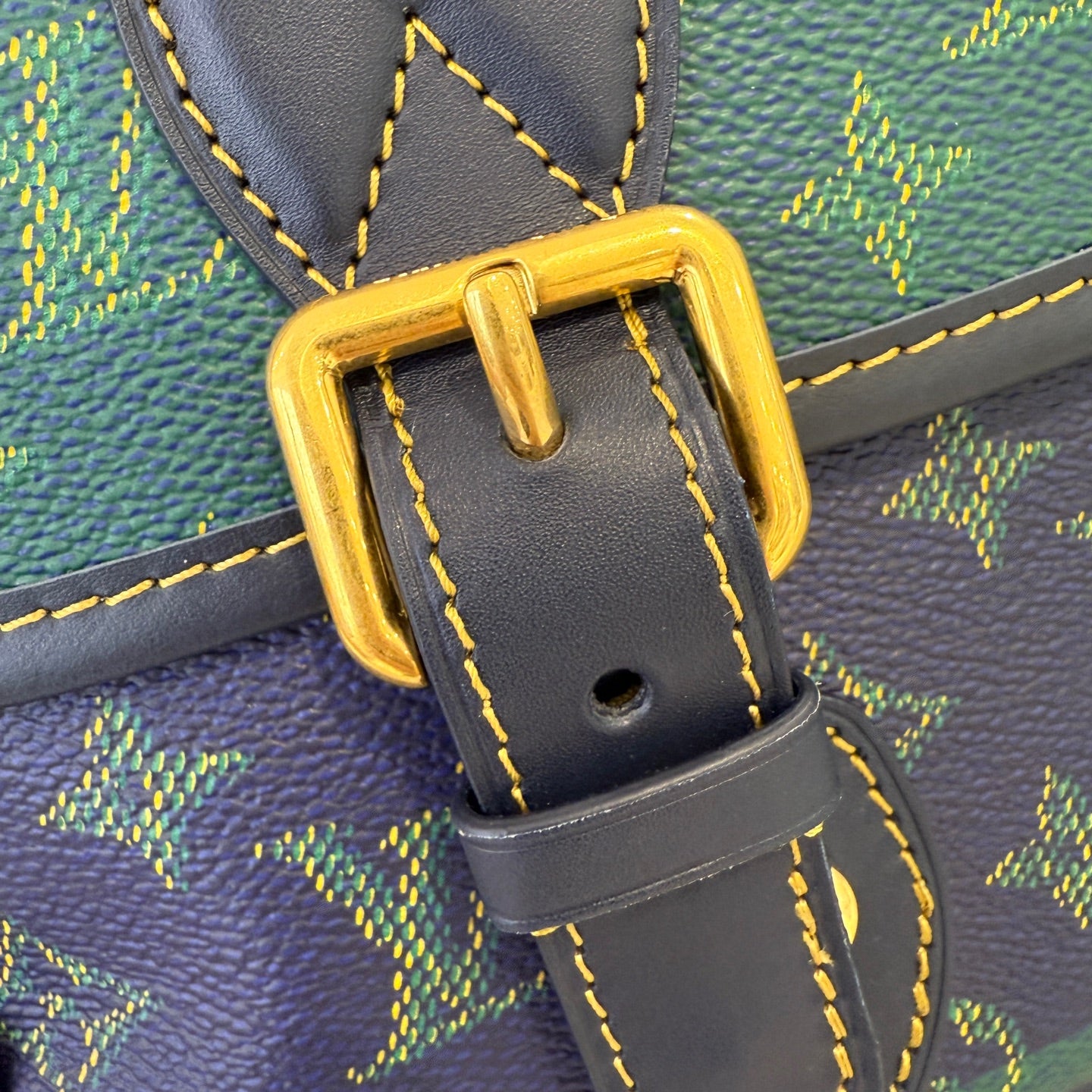 Louis Vuitton - Other - Synthetic - Multicolour - (medium)