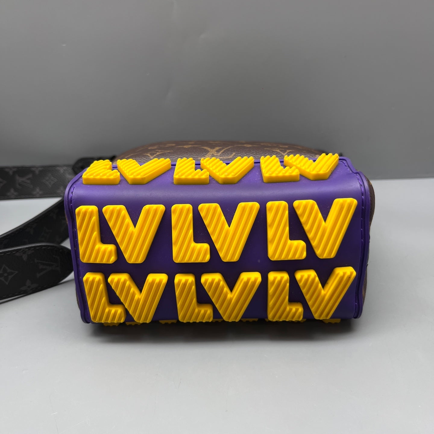 Louis Vuitton - Other - Synthetic - Multicolour - (small)