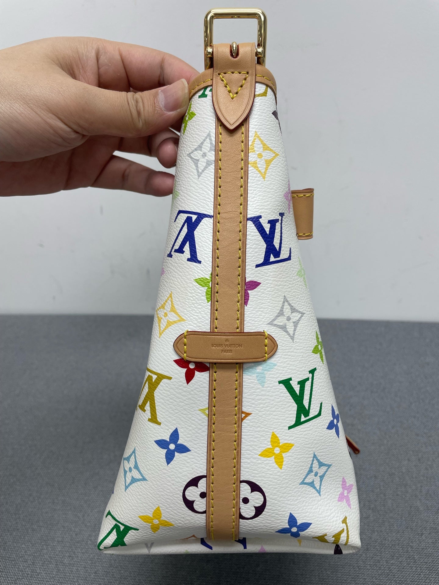 Louis Vuitton - Other - Synthetic - White - (small)