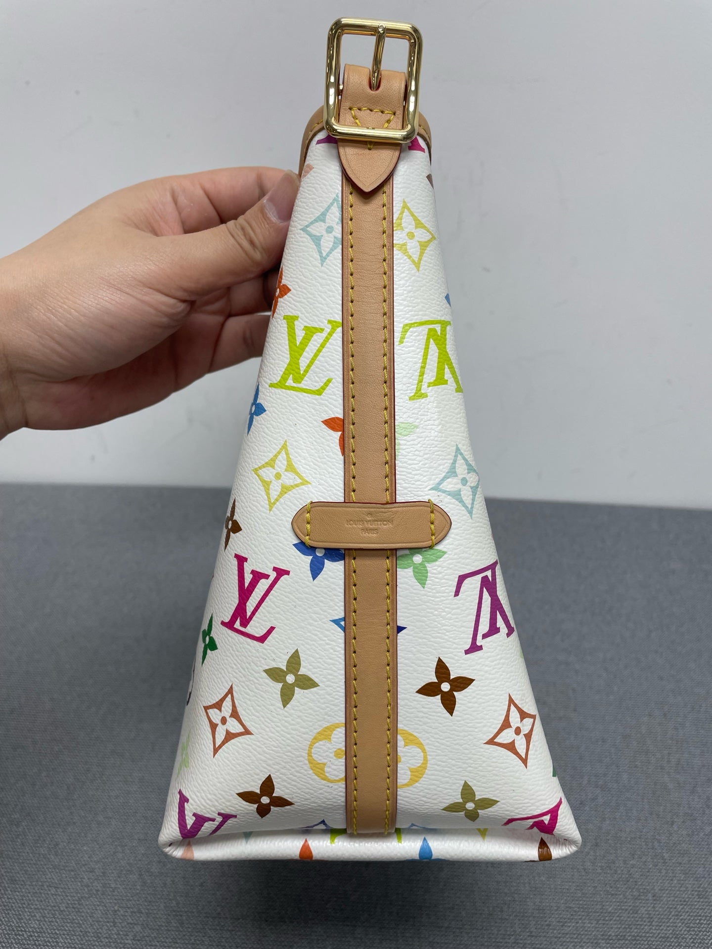 Louis Vuitton - Other - Synthetic - White - (small)