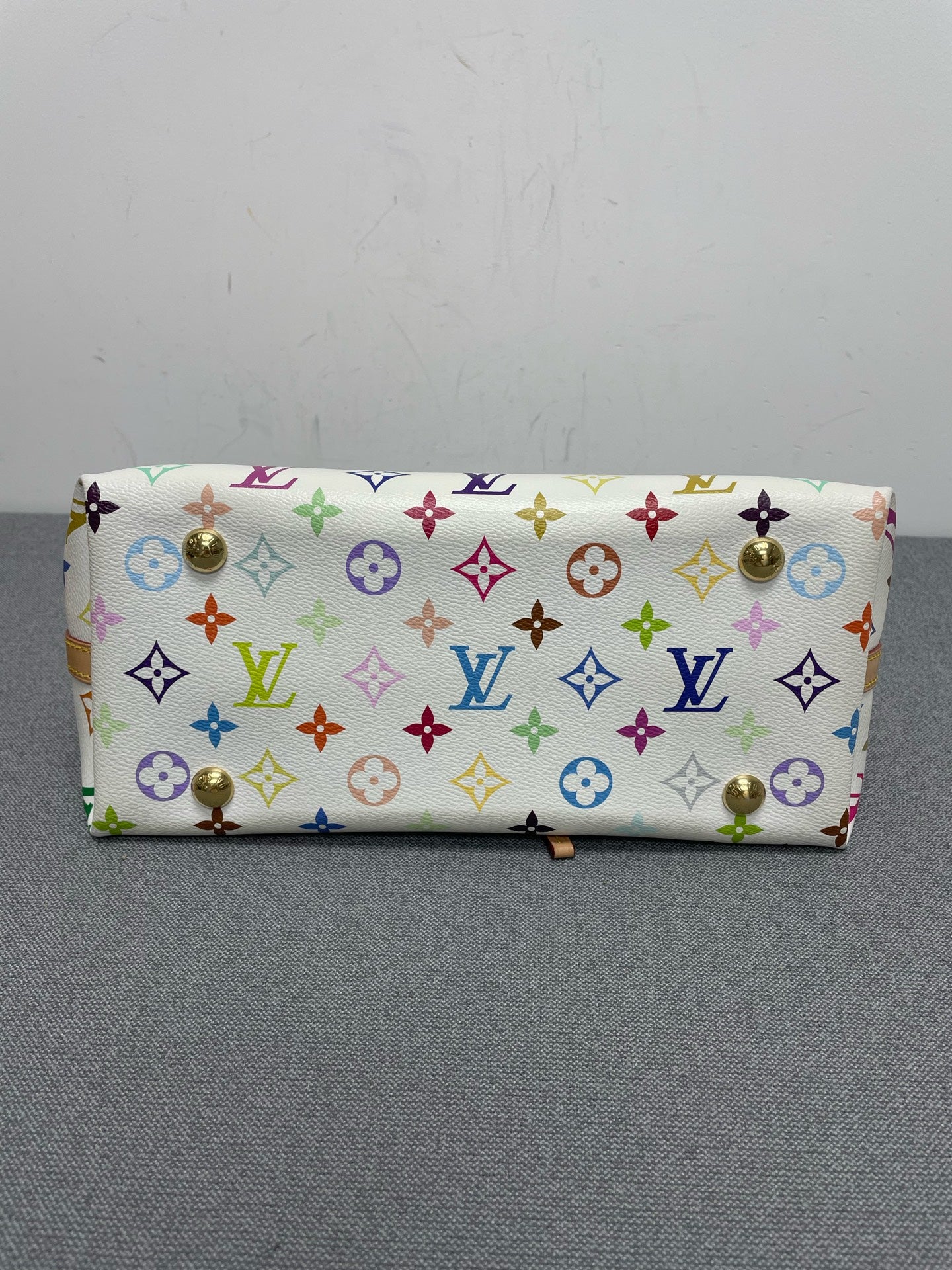 Louis Vuitton - Other - Synthetic - White - (small)